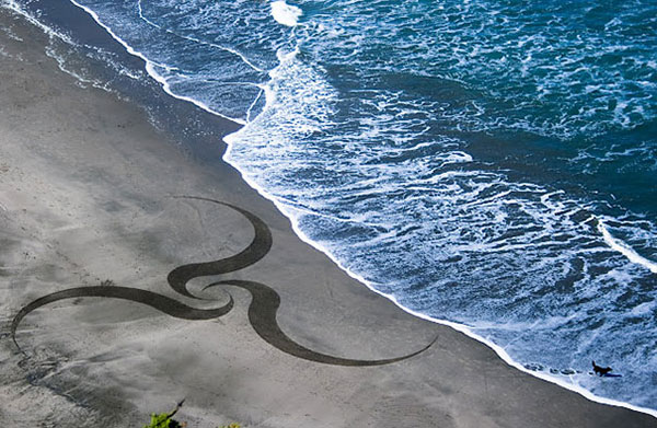 beach-sand-paintings-andres-amador-20