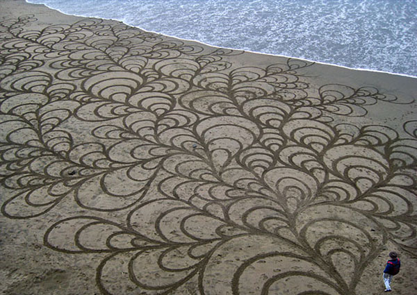 beach-sand-paintings-andres-amador-6