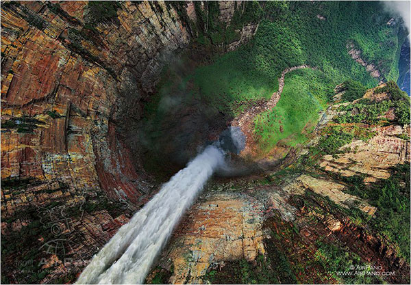 آبشار دراگون واقع در ونزوئلا