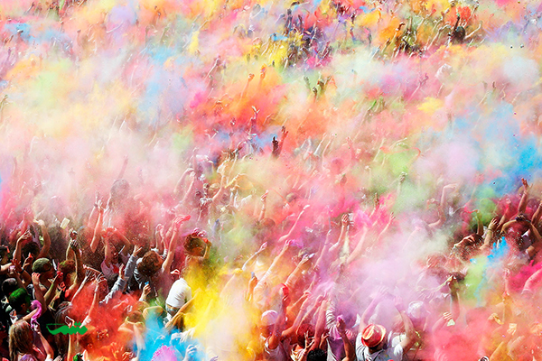 جشنواره رنگ در آغاز فصل بهار در هند