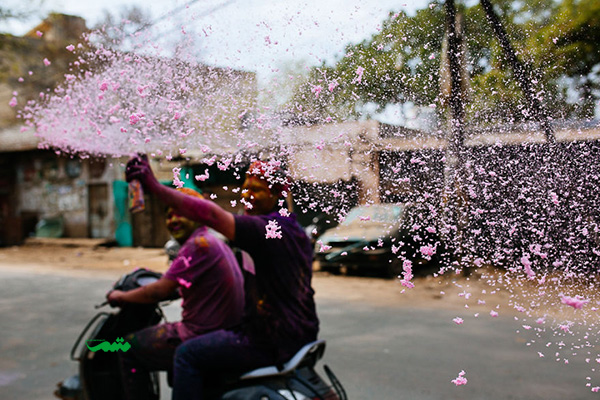 جشنواره رنگ در آغاز فصل بهار در هند