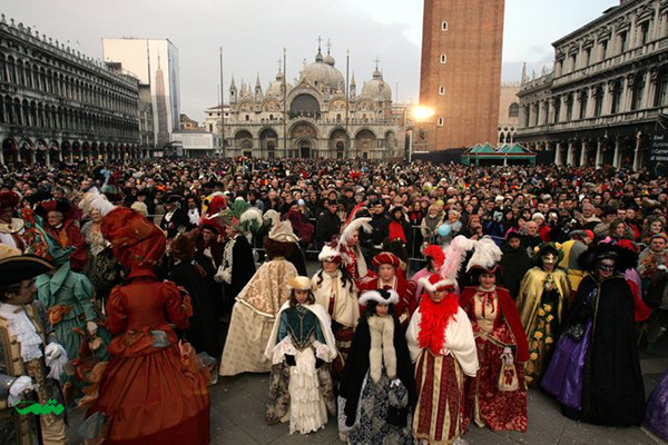 کارناوال ونیز ازاوایل قرن چهاردهم تا به امروز، هرساله حدود اوایل فوریه در شهر ونیز ایتالیا برگزار می‌شود.