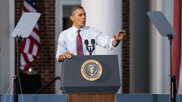 اوباما در حال استفاده از تله پرامپتر در سخنرانی