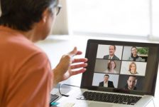 برگزاری جلسات آنلاین با ویدئو کنفرانس | مزایا و معایب تماس تصویری چیست؟